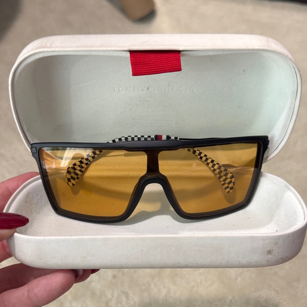 Tommy Hilfiger x Gigi Hadid sunglasses